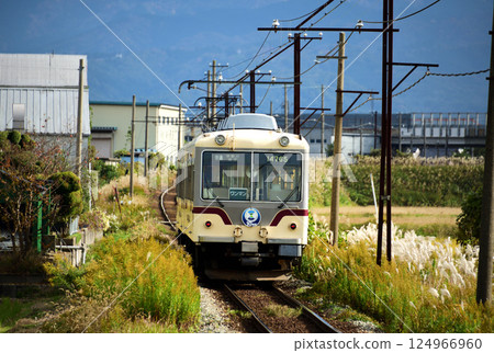 railway running through the countryside 124966960