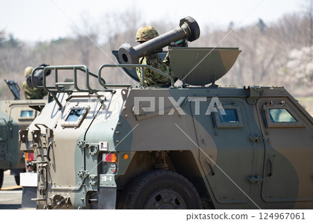 參加檢閱儀式的自衛隊車輛（陸上自衛隊第12旅團索馬原駐地紀念活動） 124967061