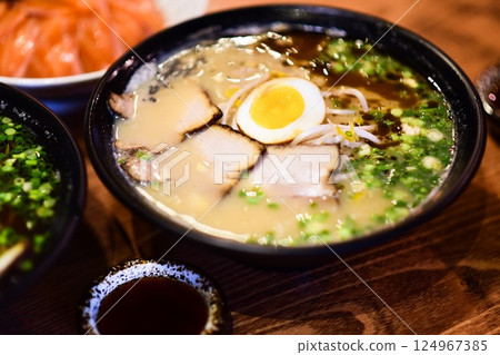 拉麵 124967385