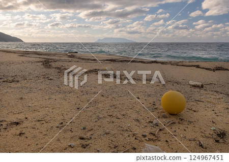 Drifting trash is a problem! Yakushima Sea Turtle Nesting Site Nagata Inakahama (Winter) 124967451