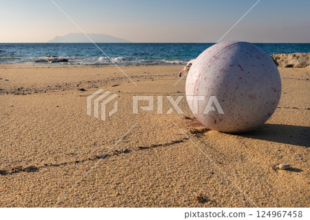 Drifting trash is a problem! Yakushima Sea Turtle Nesting Site Nagata Inakahama (Winter) Drifting trash is a problem! Yakushima Sea Turtle Nesting Site Nagata Inakahama (Winter) 124967458