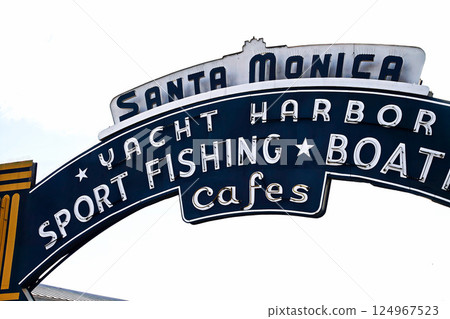 Santa Monica Pier, California, USA 124967523