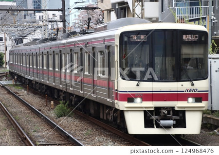Keio 8000 series heading to Takaosanguchi Keio 8000 series heading to Takaosanguchi 124968476