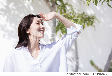 女性防曬護理圖片 124968720