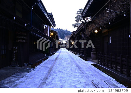 Takayama old townscape in winter Takayama old townscape in winter 124968799
