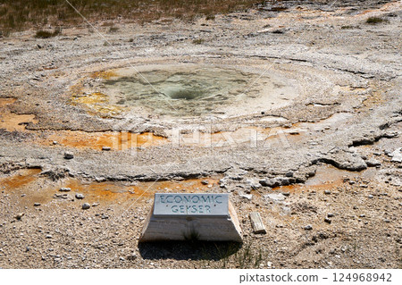 A photo of the beautiful geysers in Yellowstone National Park, a famous tourist destination in the United States. 124968942