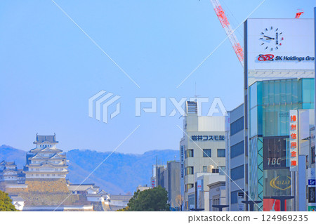 從兵庫縣姬路市姬路站眺望姬路城 從兵庫縣姬路市姬路站眺望姬路城 124969235