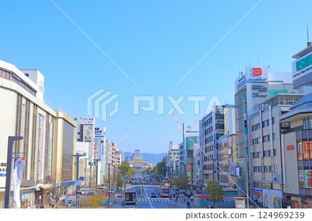 從兵庫縣姬路市姬路站眺望姬路城 從兵庫縣姬路市姬路站眺望姬路城 124969239