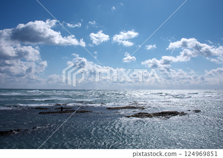Sea and sky 124969851
