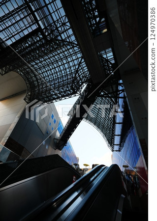 An empty Kyoto Station 124970386
