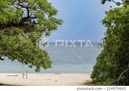 The beautiful sea and sky of Aragusuku Coast, Miyakojima 124970683