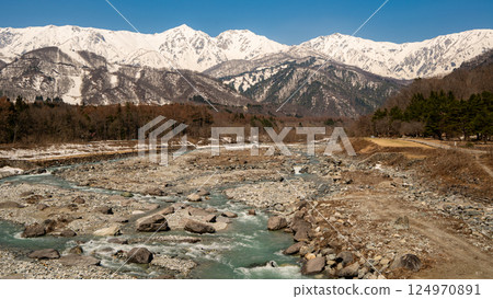 Spring in the Northern Alps and clear streams, Hakuba Village, Nagano Prefecture Spring in the Northern Alps and clear streams, Hakuba Village, Nagano Prefecture 124970891