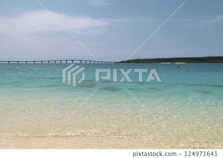 Miyako Island, Yonaha Maehama, cobalt blue sea and blue sky Miyako Island, Yonaha Maehama, cobalt blue sea and blue sky 124971641