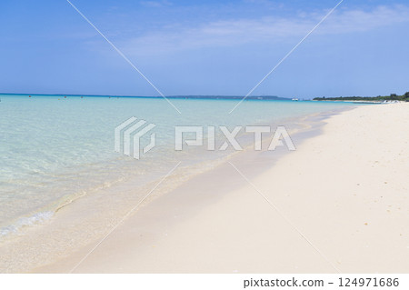 Miyako Island, Yonaha Maehama, cobalt blue sea and blue sky Miyako Island, Yonaha Maehama, cobalt blue sea and blue sky 124971686