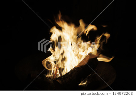Glamping and outdoor cooking Glamping and outdoor cooking 124972268