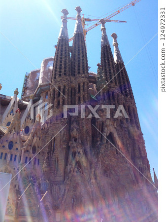 Cathedral towards Sagrada Familia 124972331