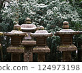 Snow-covered lanterns at Kasuga Taisha Shrine 2 124973198