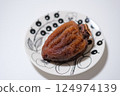 Dried persimmon, whole 124974139