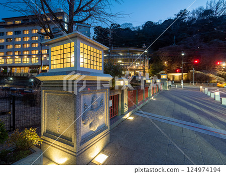 有馬溫泉：黃昏時分的有馬川太鼓橋 124974194