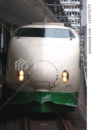Tohoku/Joetsu Shinkansen 200 series (primary green stripe) 124974277