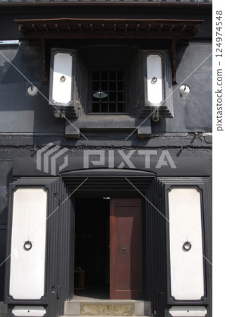 Japanese "KURA" style house / Plaster storehouse (Japanese storehouse) - Black paint, black walls 124974548