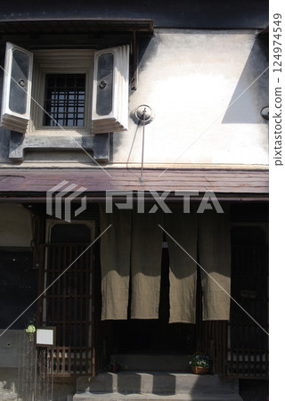 日本“KURA”風格房屋/石膏倉庫（日本倉庫）-黑色油漆，黑色牆壁 124974549