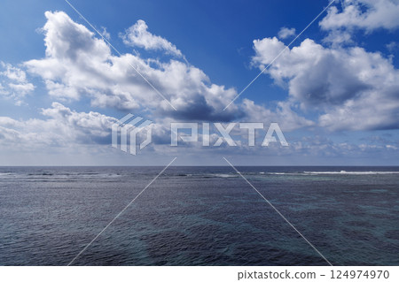 宮古藍：藍色的大海和藍天 124974970
