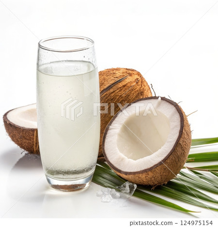 Refreshing coconut water in a glass 124975154