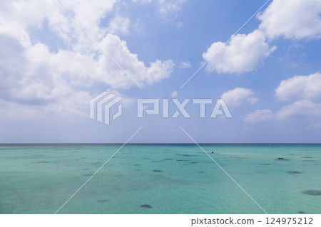 Miyakojima 17END Cobalt blue sea and blue sky 124975212