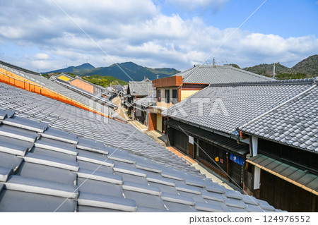 Scenery of roof tiles in Sekijuku, Kameyama City, Mie Prefecture 124976552