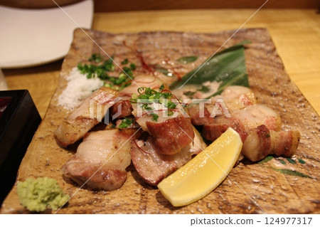 Roast Roast 124977317