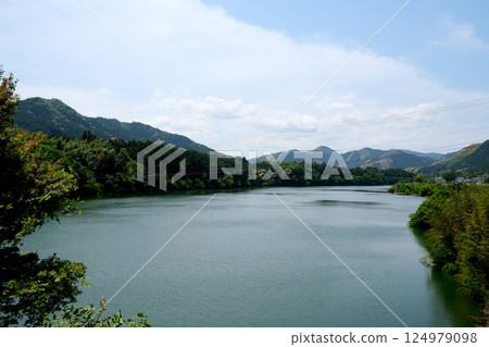 2023 年 5 月，從三重縣瀧郡大台町 Yakii 看到的宮川 2 124979098