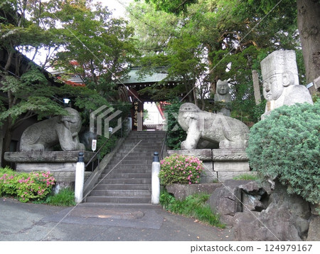 Zenyoji Temple in Setagaya Ward (mountain gate and stone statues) Zenyoji Temple in Setagaya Ward (mountain gate and stone statues) 124979167