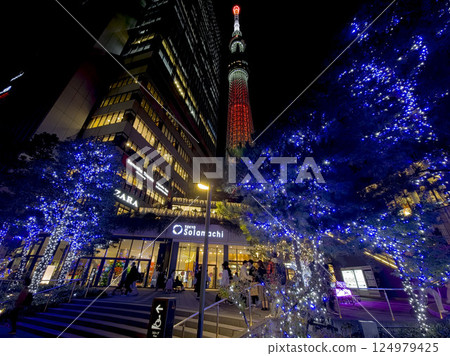 Skytree illuminated at night 124979425