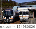 Limited express Hida and local trains passing through Hida Ichinomiya Station 124980820