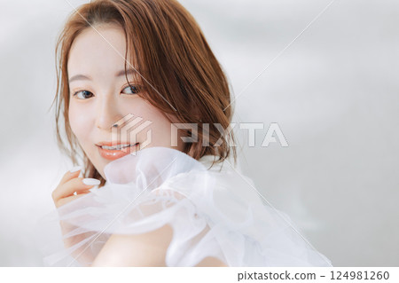 年輕女性髮型美麗形象 124981260