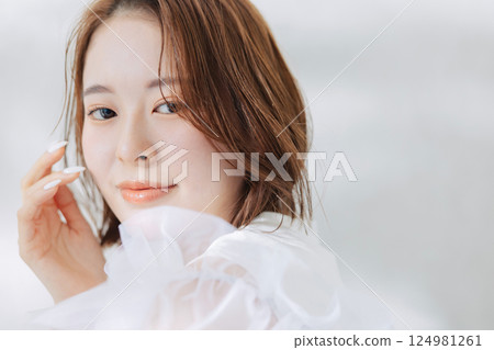 年輕女性髮型美麗形象 124981261