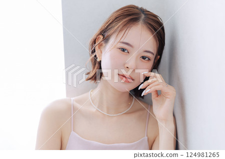 年輕女性髮型美麗形象 124981265