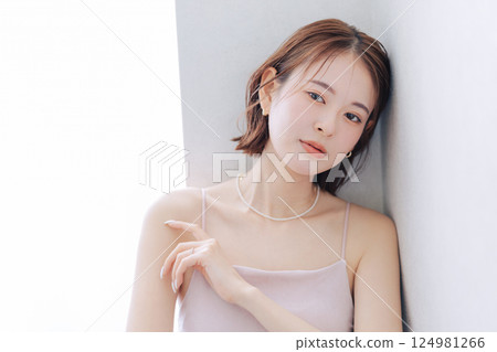 年輕女性髮型美麗形象 124981266