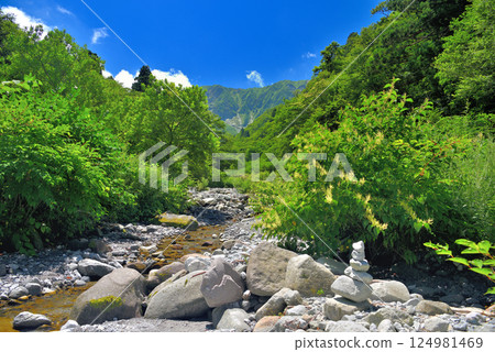 中國地方、大山隱岐國立公園、大神山神社奧宮、西之河原的荒涼景象、鳥取縣大山町大山 (1) 124981469