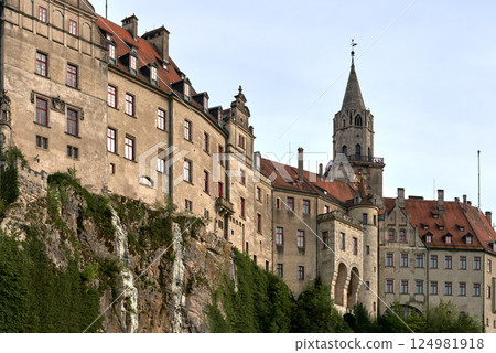 Majestic Sigmaringen Castle Perched on Rugged Cliff Above Tranquil Danube: Historic Hohenzollern Residence Showcases Medieval Architecture and Royal Collections in Picturesque Baden-Wurttemberg Majestic Sigmaringen Castle Perched on Rugged Cliff Above Tranquil Danube: Historic Hohenzollern Residence Showcases Medieval Architecture and Royal Collections in Picturesque Baden-Wurttemberg 124981918