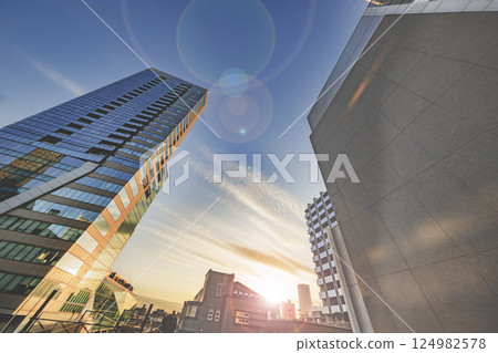 陽光明媚的東京建築 124982578