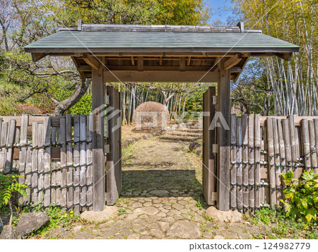 日本庭園正門（千葉縣柏市曙山公園） 124982779