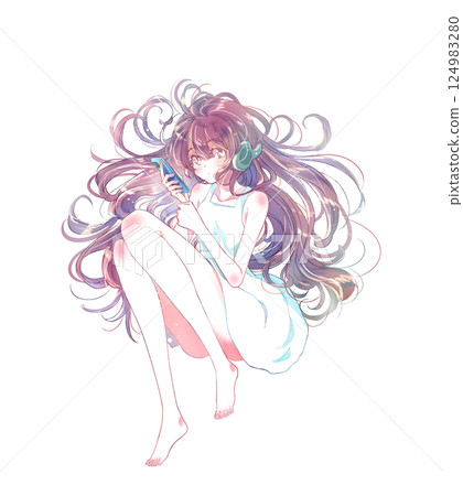 女孩戴著耳機躺著，拿著智慧型手機 124983280