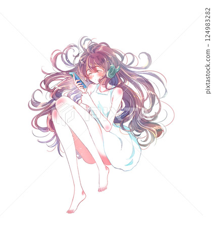 女孩躺著，戴著耳機，拿著智慧型手機，閉著眼睛 124983282