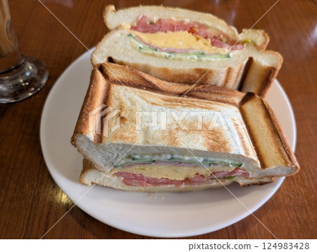 Delicious mix sandwich 124983428