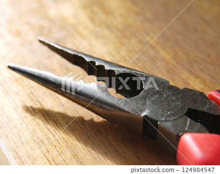 Radio pliers 124984547