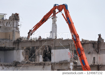 鋼筋混凝土建築拆除現場 鋼筋混凝土建築拆除現場 124987132