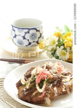 Mini okonomiyaki and green tea Mini okonomiyaki and green tea 124989090