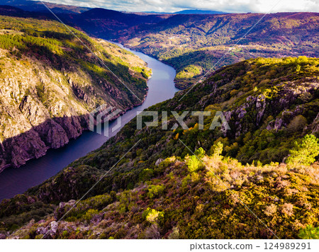 Aerial view of river Sil Canyon, Galicia Spain 124989291